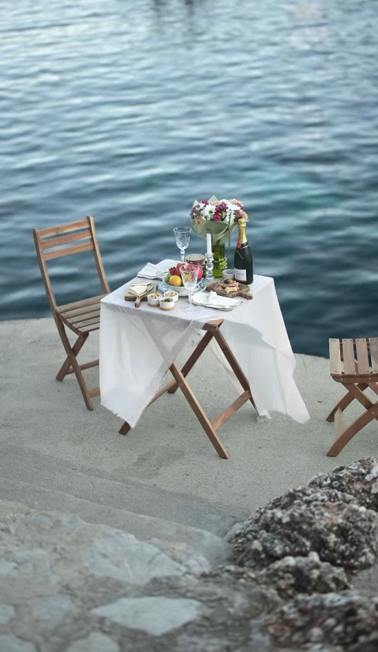 The table, set and waiting